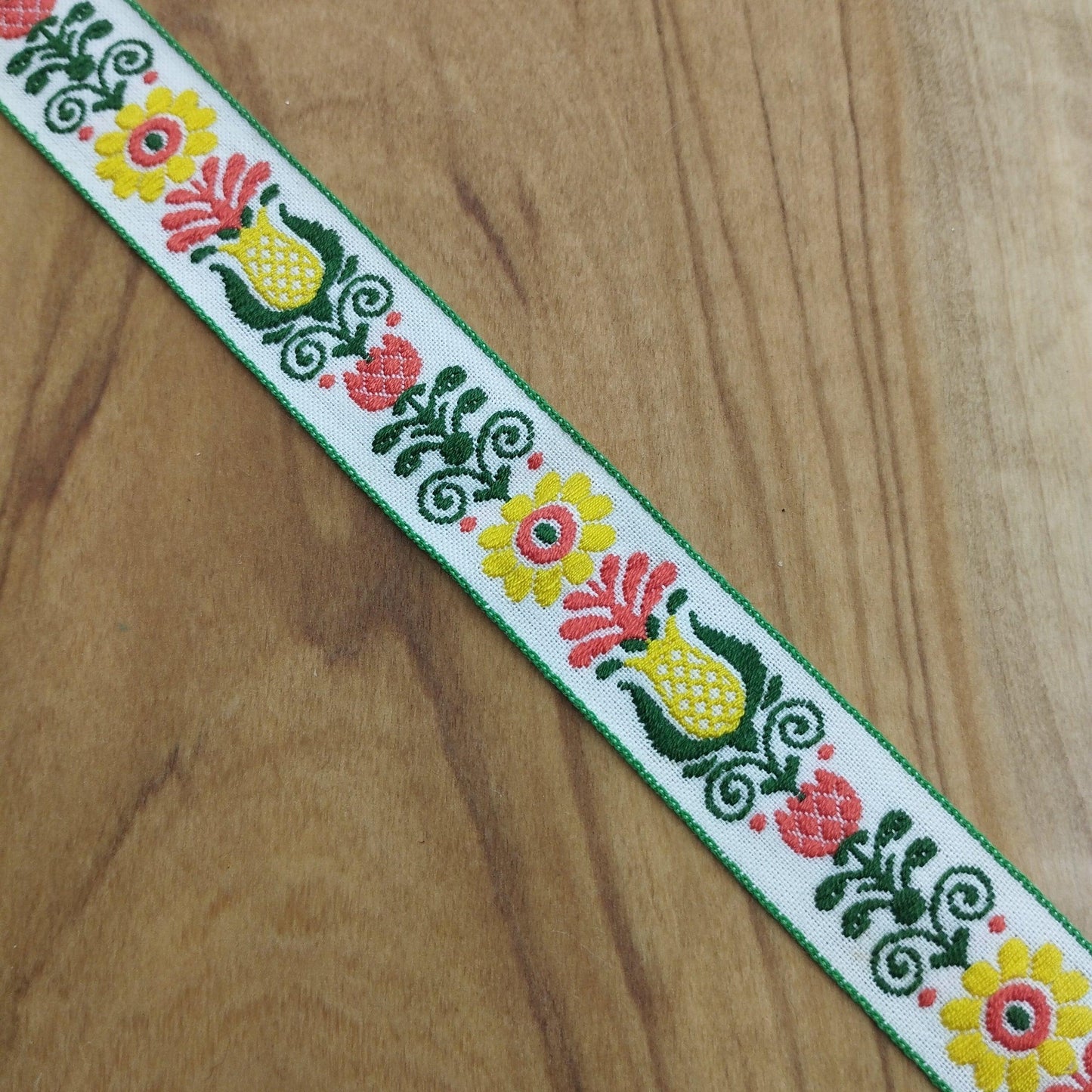Gallone bianco con motivo floreale - Merceria Rispoli