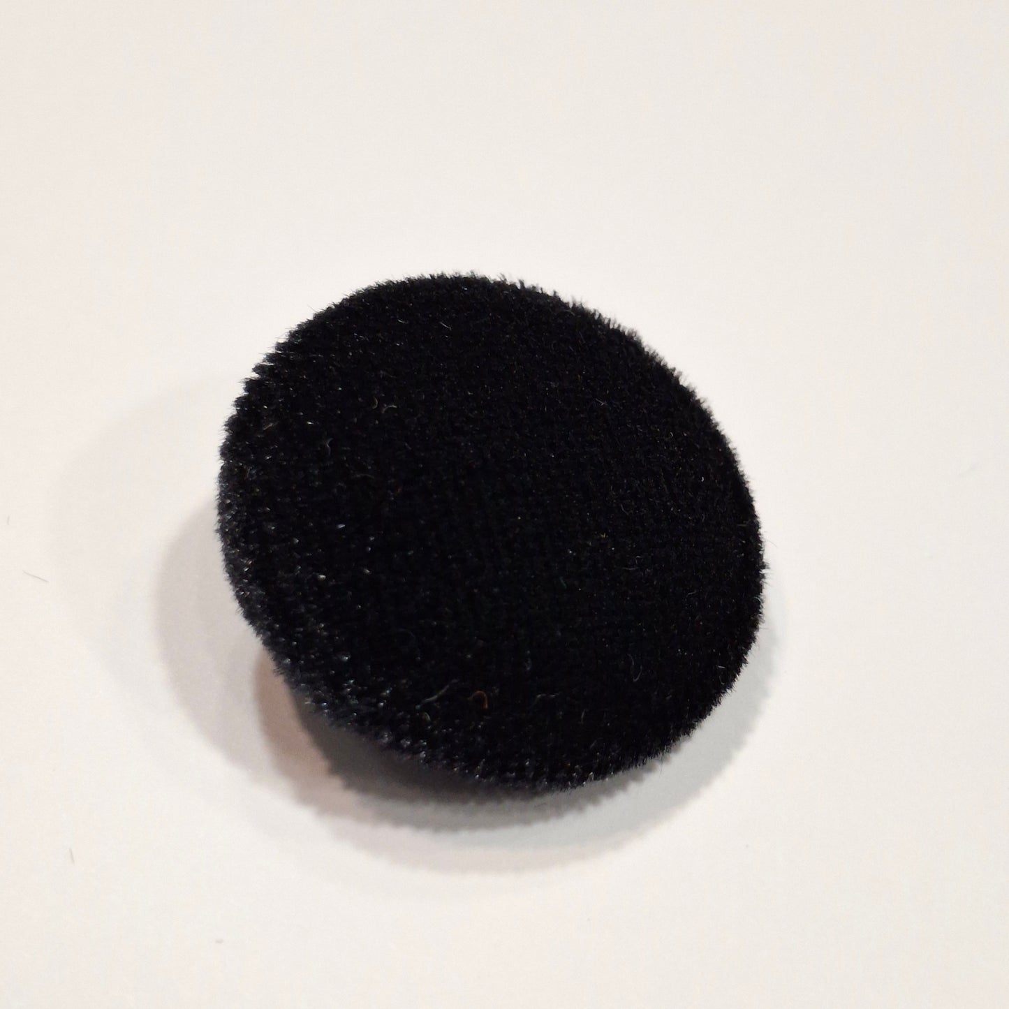 Bottone in velluto nero con gambo rivestito – bijoux artigianali Merceria Rispoli