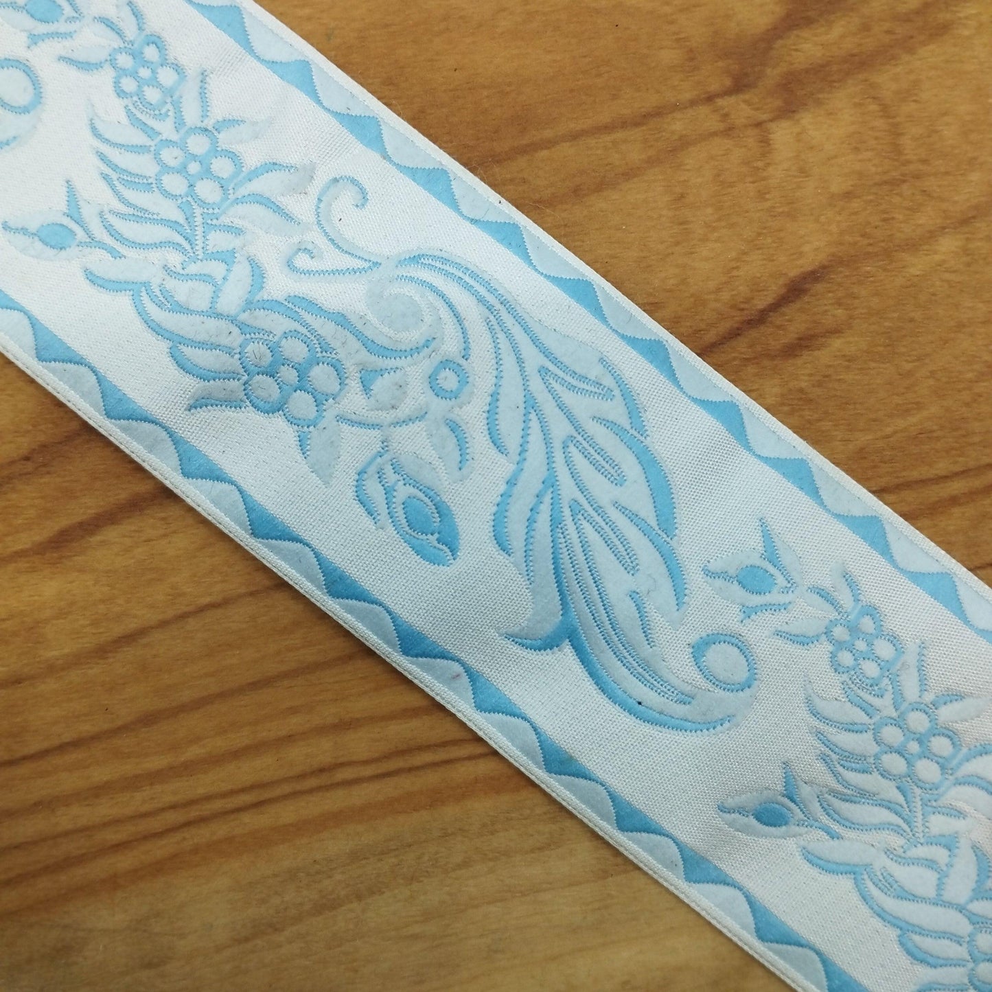 Gallone azzurro/bianco con fiori e foglie stilizzati - Merceria Rispoli