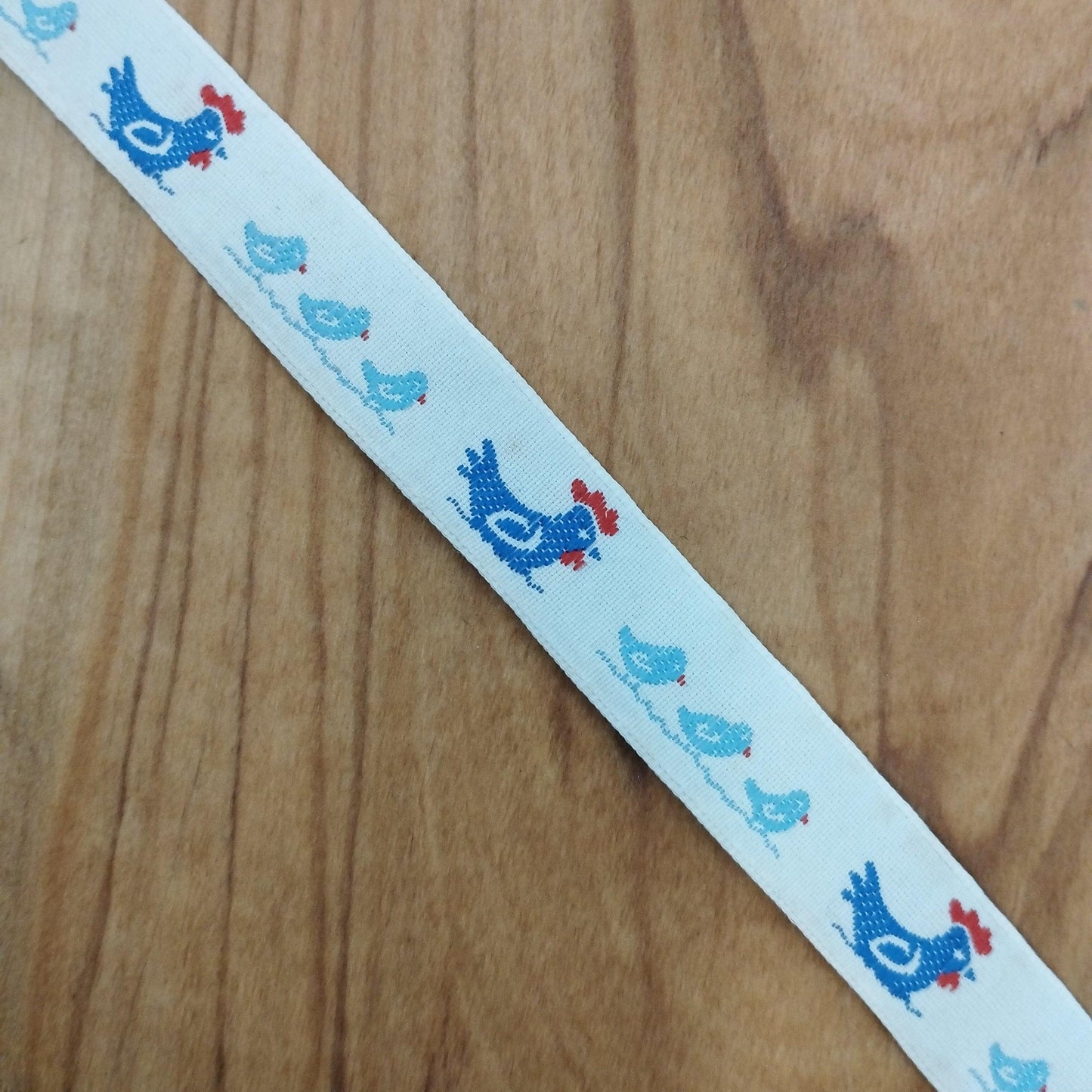 Gallone bianco con gallina blu e pulcini azzurri - Merceria Rispoli