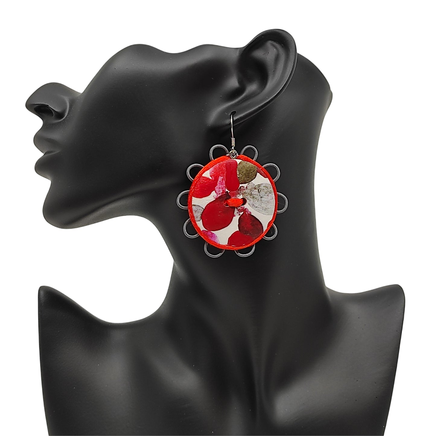Orecchini artigianali pendenti con stampa fiori rossi – bijoux artigianali Merceria Rispoli