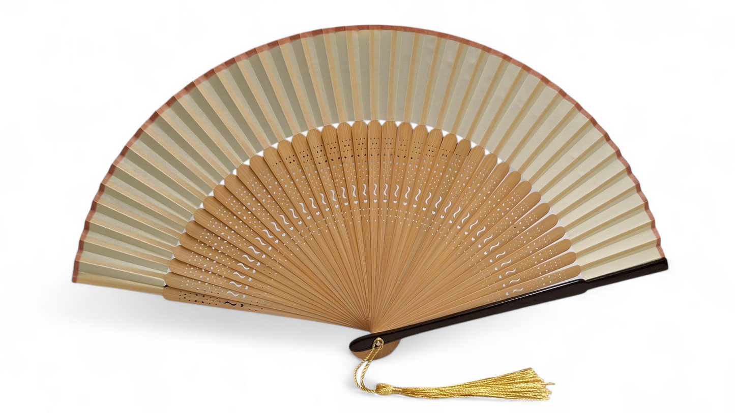 Ventaglio leggerissimo con manico in legno di bamboo e tessuto. Apertura 38 cm #5108-4 – bijoux artigianali Merceria Rispoli