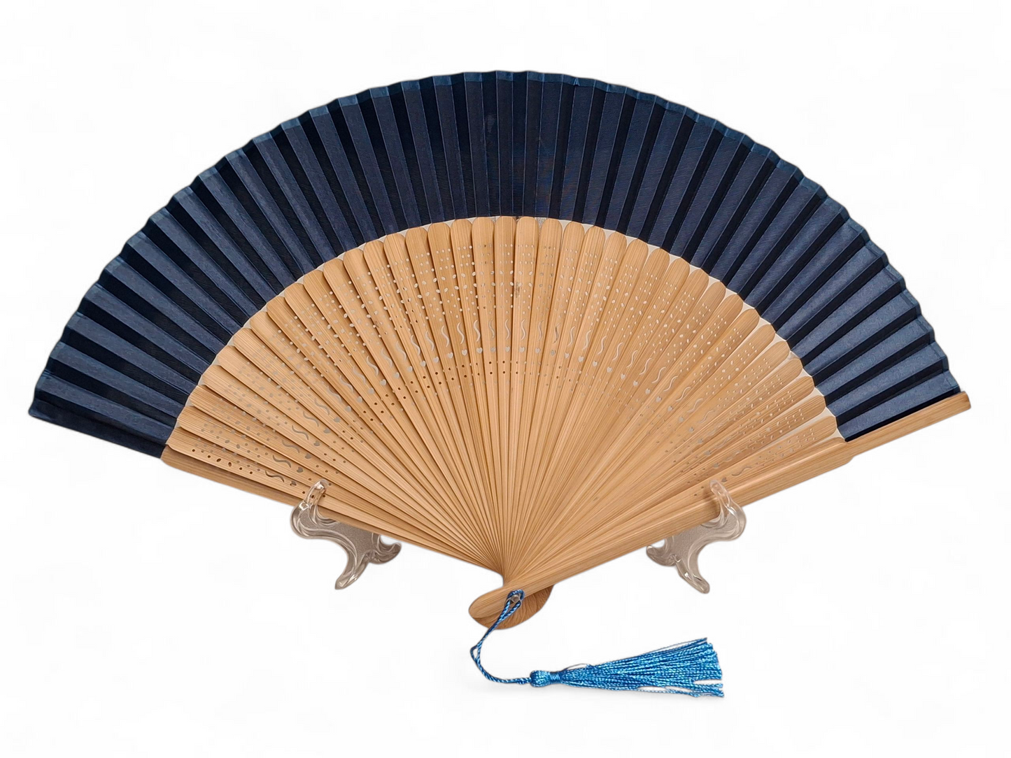 Ventaglio ultra leggero con manico in legno di bamboo e tessuto. Apertura 38 cm #5110/1