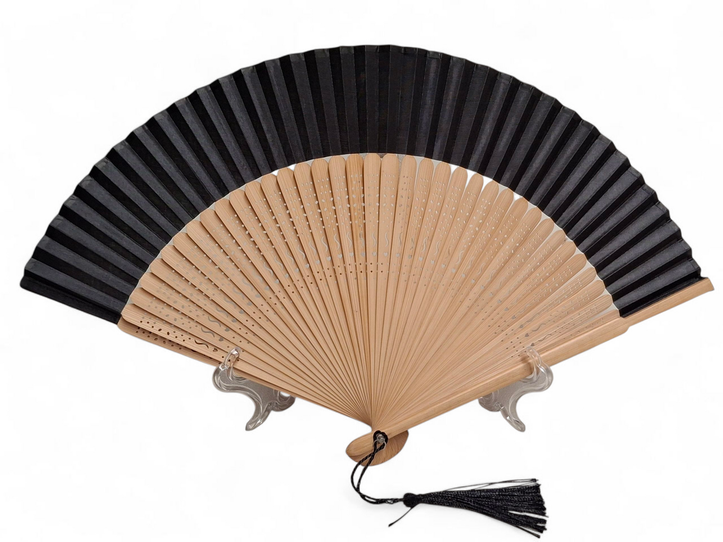 Very light fan with bamboo wood and fabric handle. Opening 42cm. #5108-4