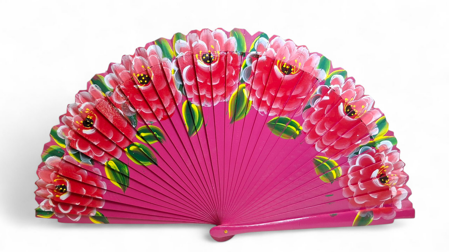 Ventaglio in legno con rose intagliate, dipinto a mano. Rosso/fucsia. Apertura 42 cm. #1105/5 – bijoux artigianali Merceria R