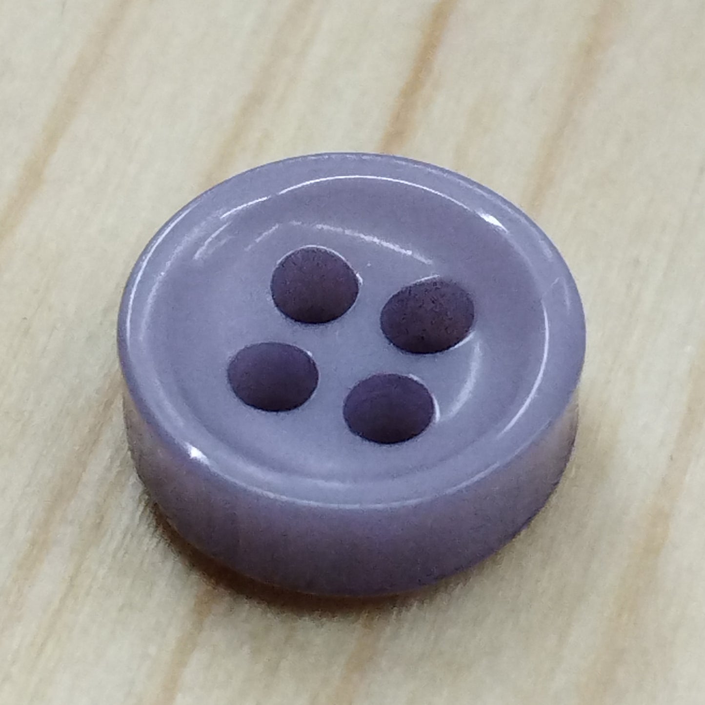 Bottoni spessorati alti 4 mm per camicia da uomo imitazione madreperla lineati 14-16 – bijoux artigianali Merceria Rispoli