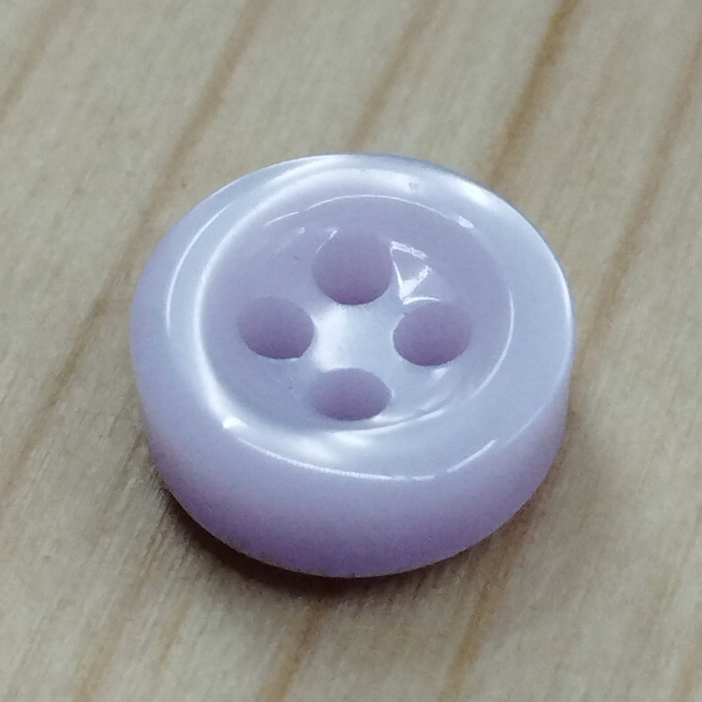 Bottoni spessorati alti 4 mm per camicia da uomo imitazione madreperla lineati 14-16 – bijoux artigianali Merceria Rispoli