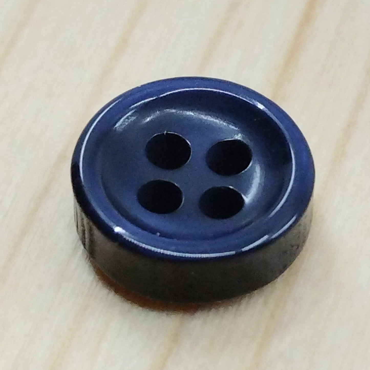 Bottoni spessorati alti 4 mm per camicia da uomo imitazione madreperla lineati 14-16 - Merceria Rispoli