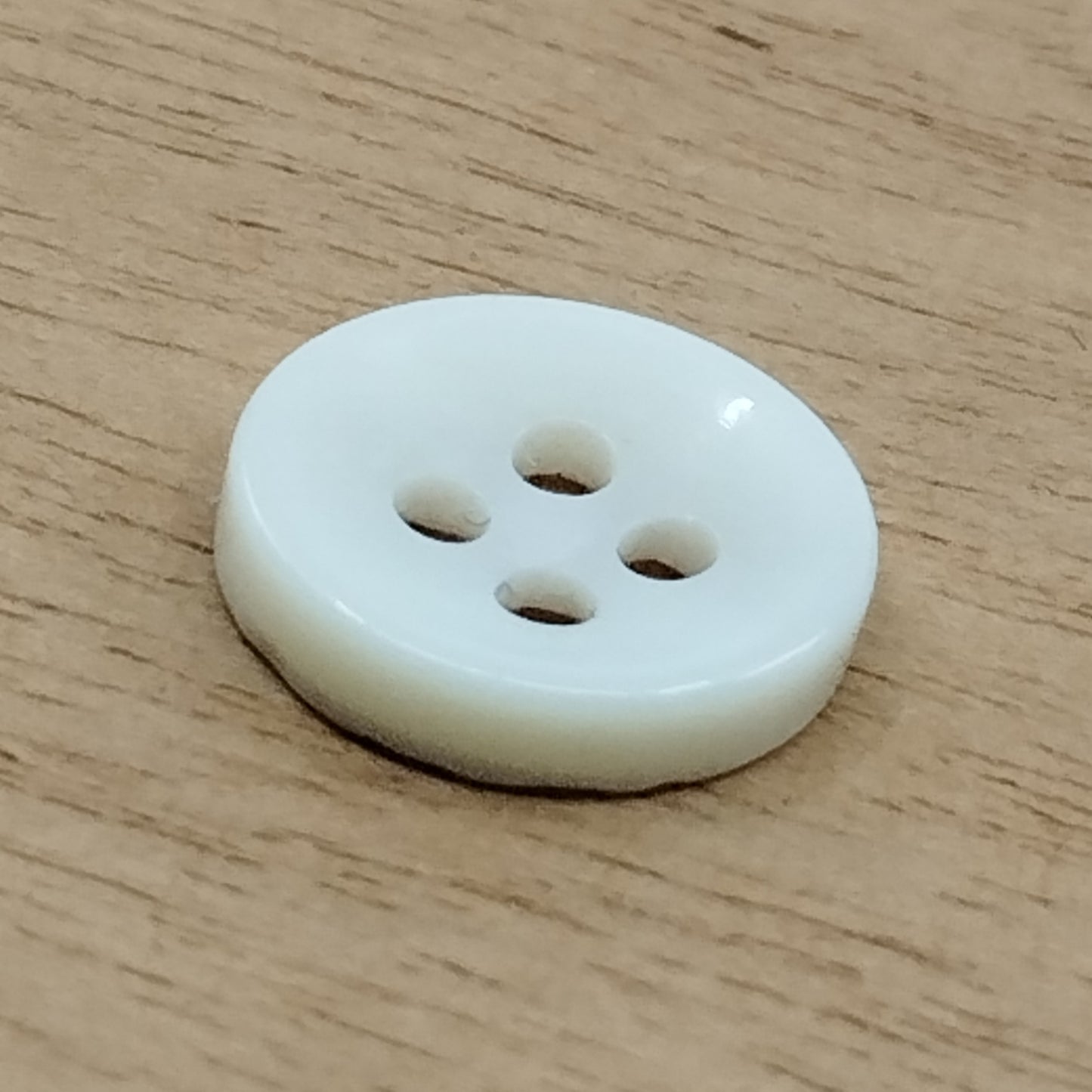 3.5 mm thick shirt buttons in real high quality Australian mother-of-pearl