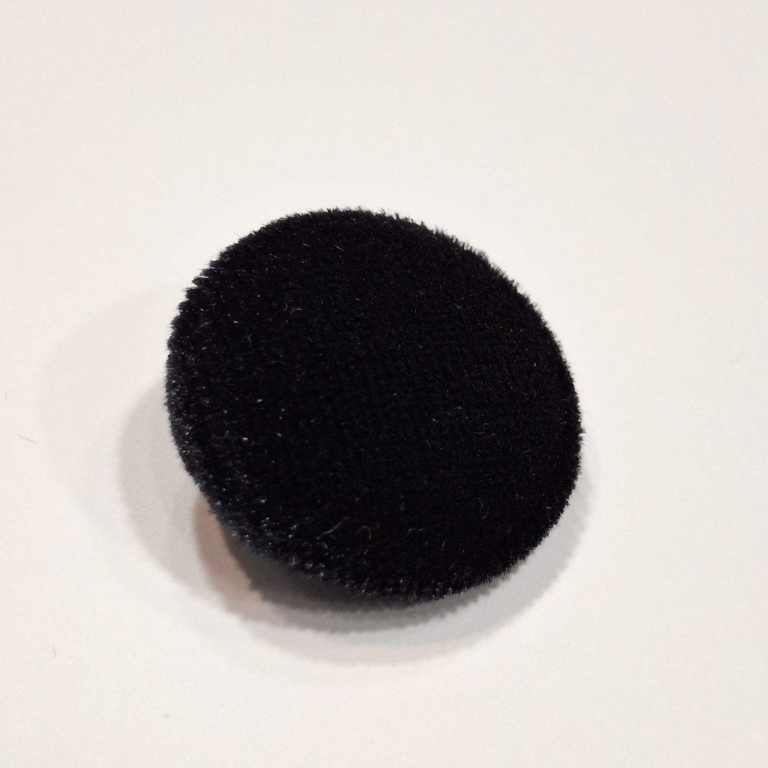 Bottone in velluto nero con gambo rivestito – bijoux artigianali Merceria Rispoli