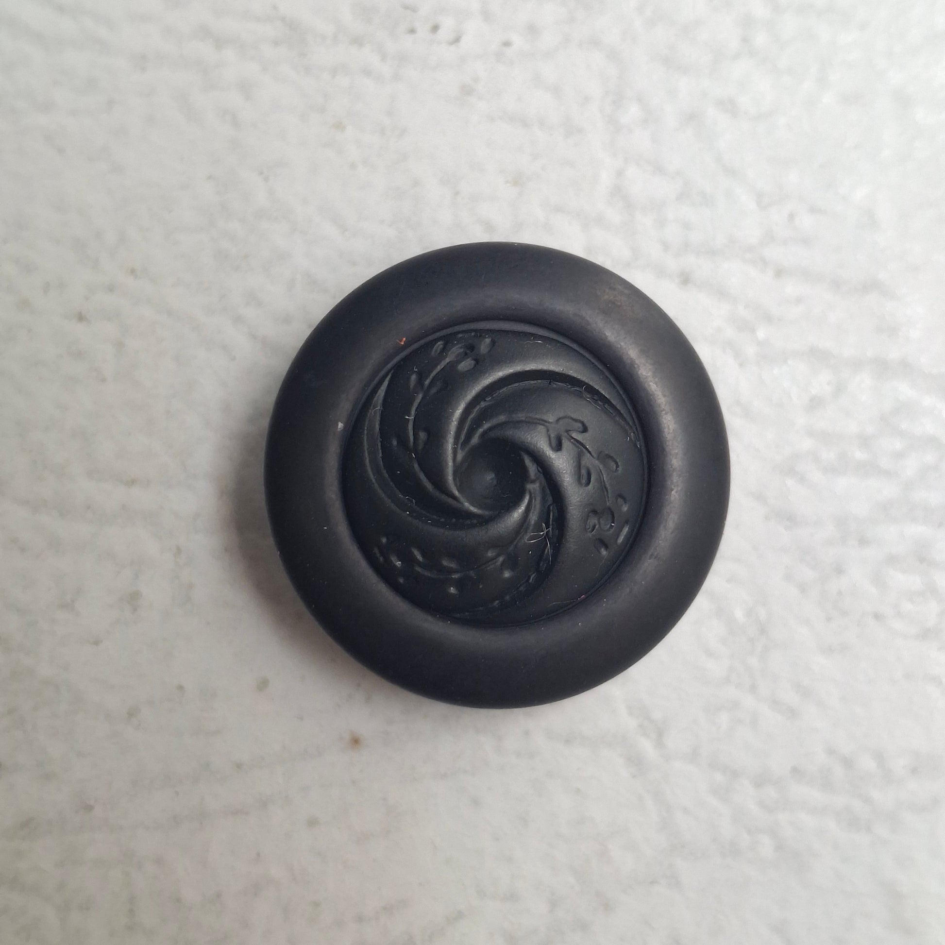 Bottone Bicolore Bignè con Gambo - Nero