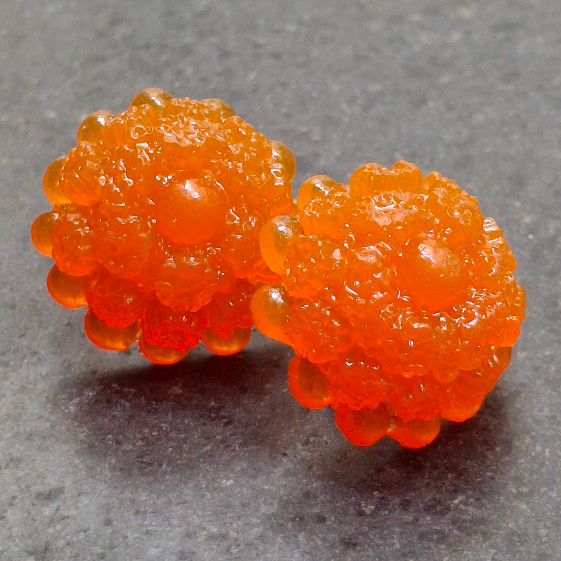 Orecchini Gelée a bottone fatti a mano in resina – Arancio | Merceria Rispoli