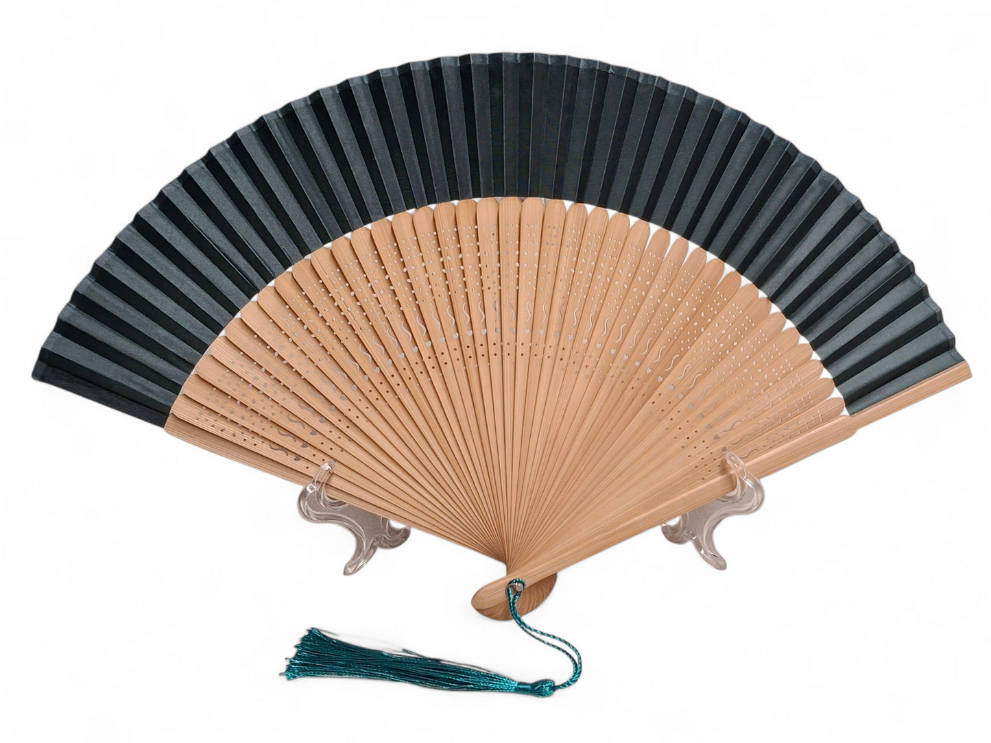 Very light fan with bamboo wood and fabric handle. Opening 42cm. #5108-4