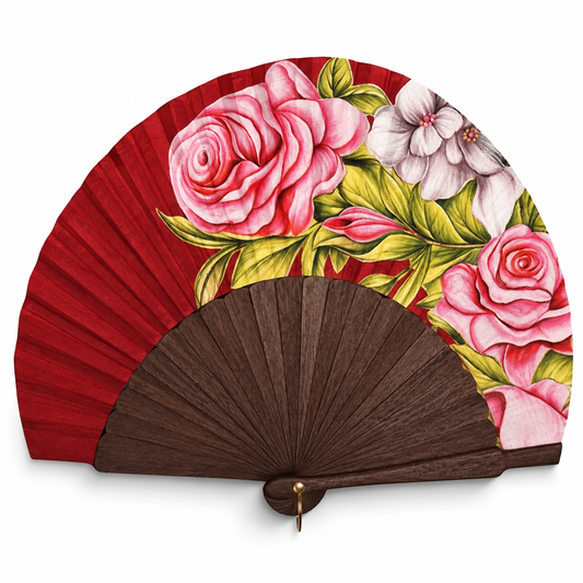 Ventaglio ovale in legno e seta dipinto a mano con rose rosa e fiori bianchi su fondo rosso, stecche scure — Merceria Rispoli 1904