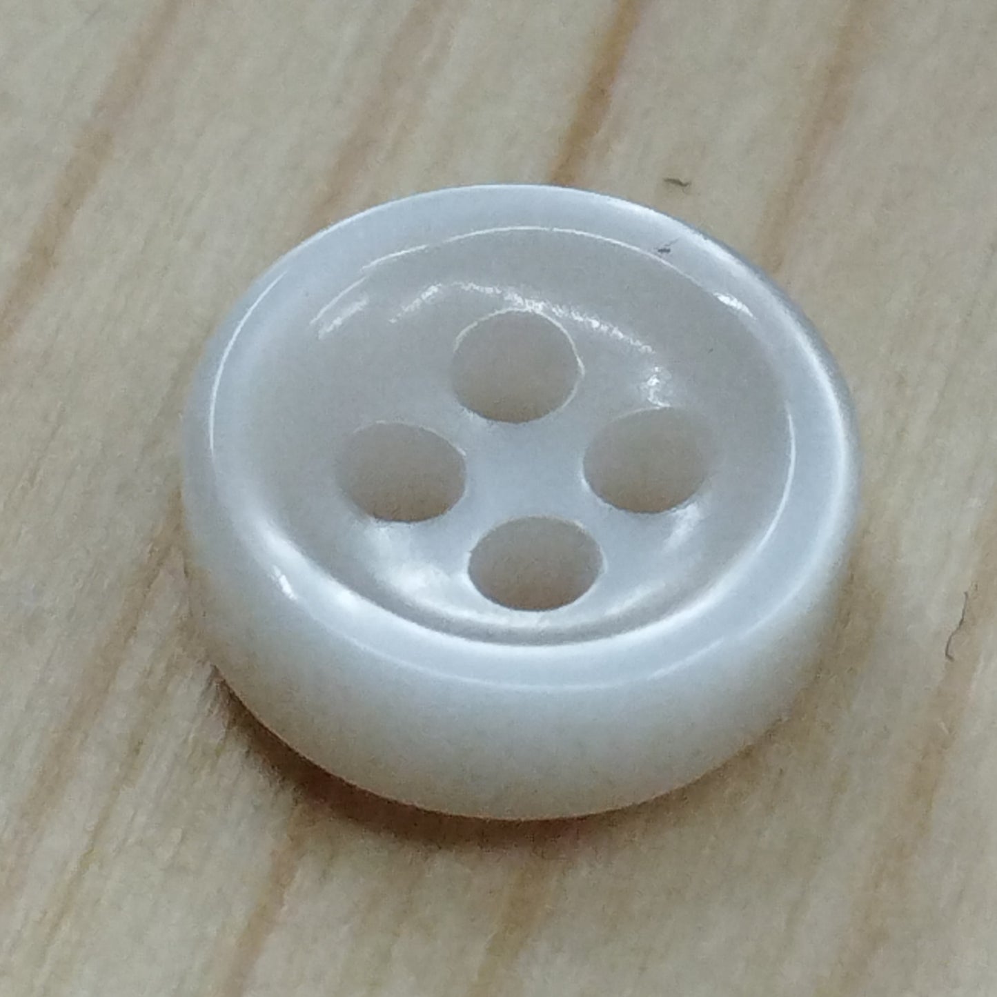 Tall thickened buttons for men's shirt in mother-of-pearl imitation in various colours